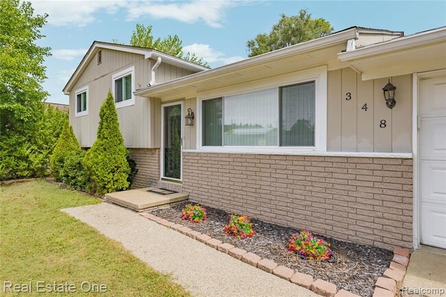 348 Decca Dr