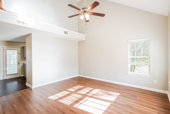 Photo - 404 Barking Dr