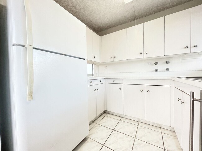 Photo - 2114-ST Unit 1