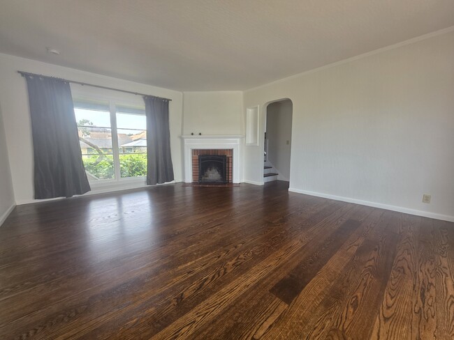 Photo - 616 Miramontes St