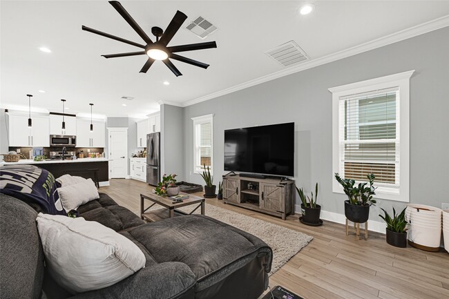 Photo - 3513 Omega St