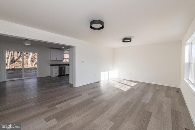 Photo - 617 Port Providence Rd