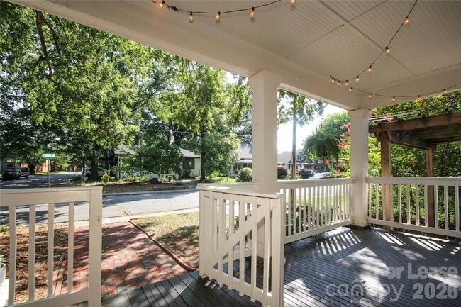 Photo - 700 E 35th St