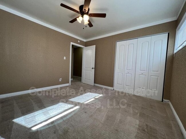 Photo - 7728 Catalpa Ave