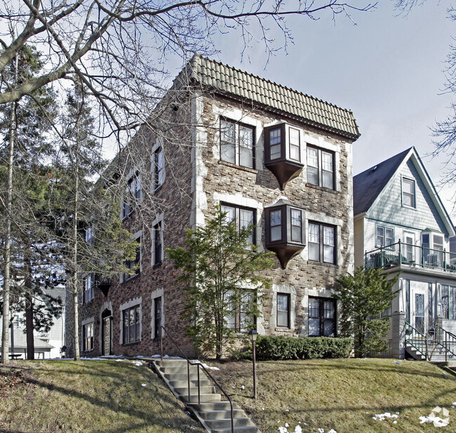 Building Photo - 3358 N Cambridge Ave Rental