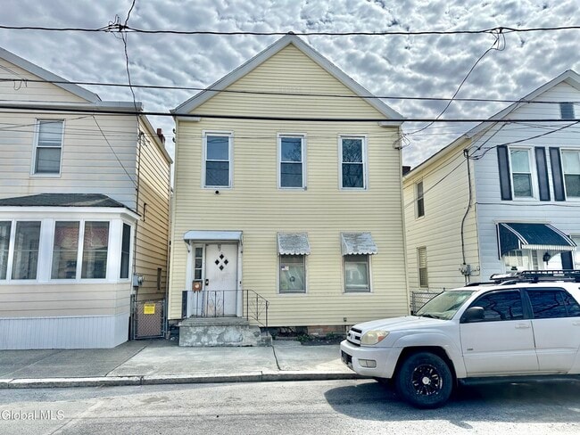 Building Photo - 37 High St Unit 2