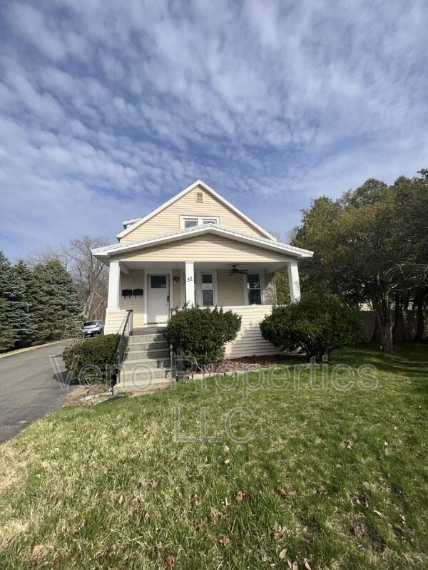 Building Photo - 32 Russell Rd Rental