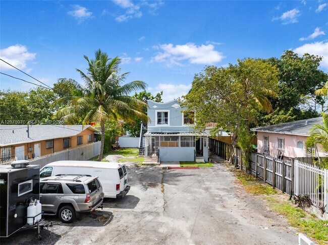 Photo - 1236 NW 28th St Unidad 1