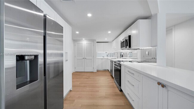 Photo - 555 NE 34th St Unidad 2505