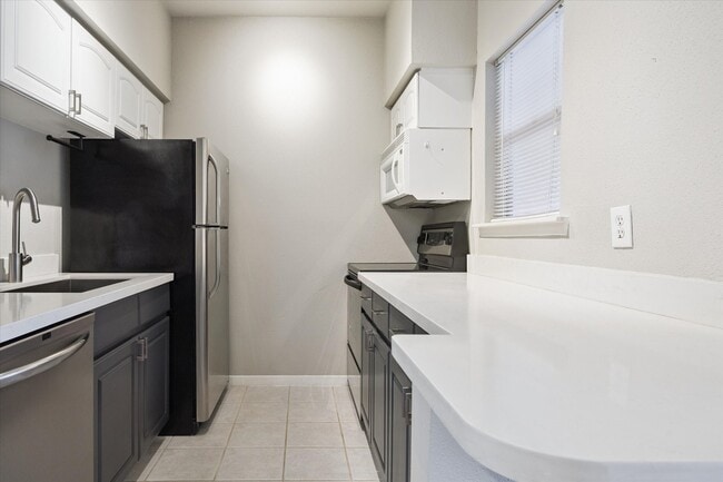 Photo - 4041 Drake St
