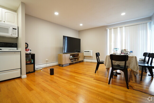 Building Photo - 116 Tremont St Unit 206 Rental