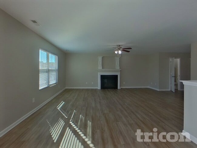 Photo - 125 Karlstad Ln