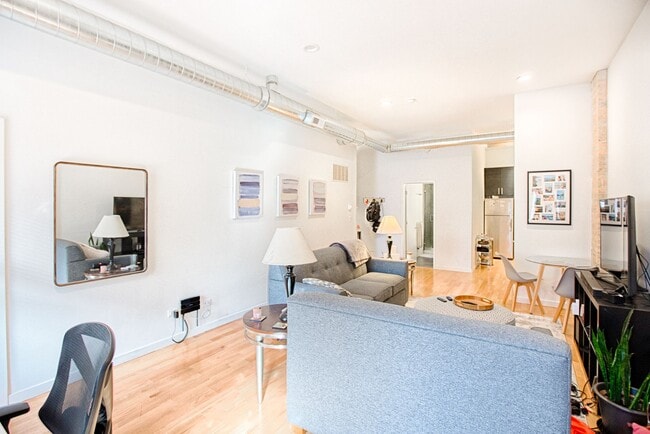 Photo - All New Huge Wicker Park 1 Bedroom Unidad 2R