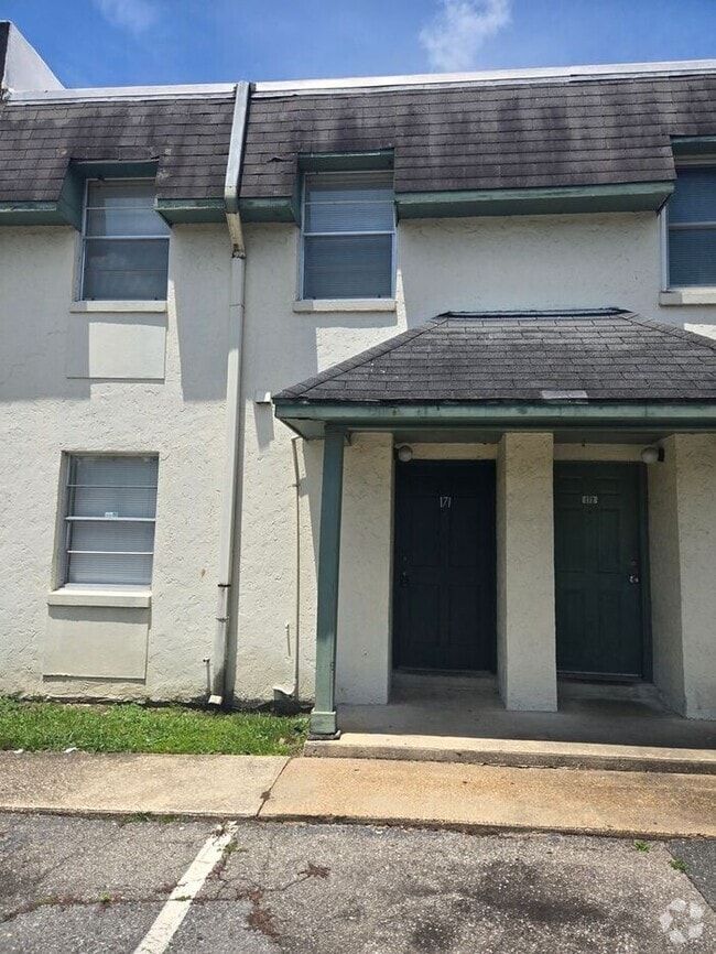 Building Photo - 2bedrooms 1.5 baths Townhome Available Now