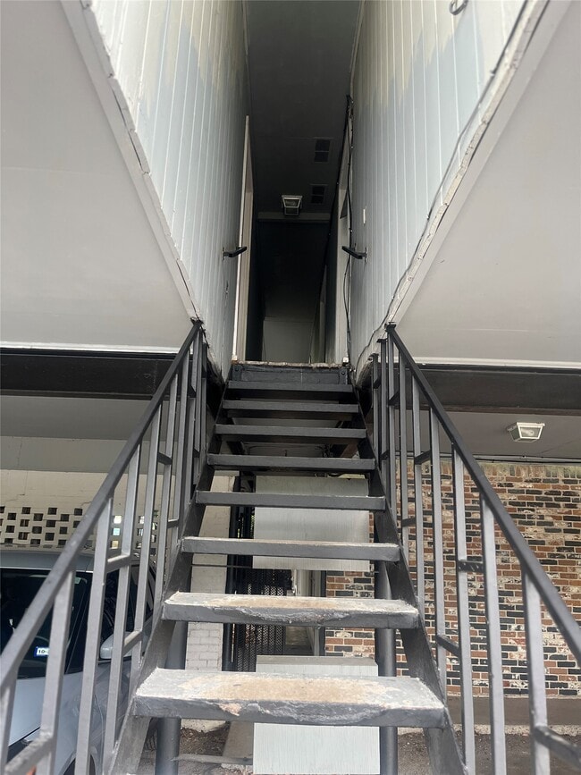 Photo - 4626 Bell St Unit 4