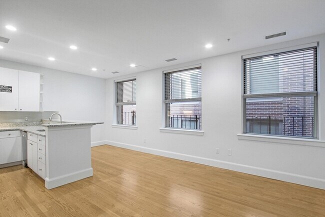 Photo - 140 Boylston St Unit 10