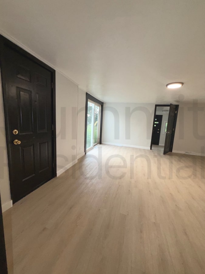 Photo - 3 Bedroom 1 1/2 Bathroom Home in Greenwich!!