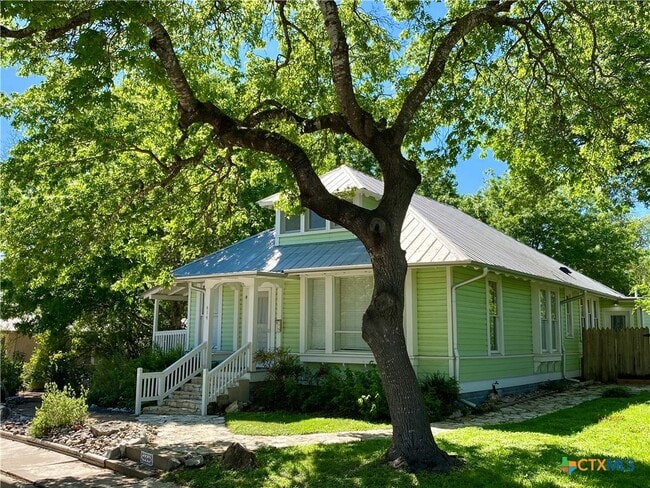 Photo - 414 W San Antonio St