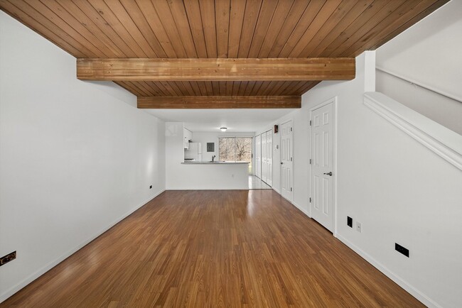 Photo - 430 Normandie Ln