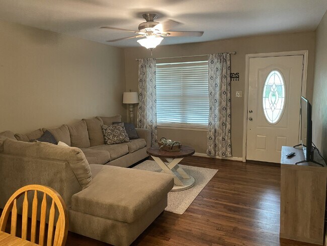 Photo - Fabulous 3 bedroom in excellent neighborho...