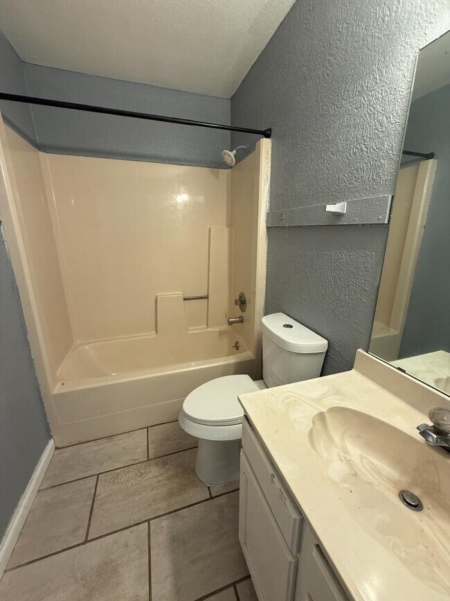 Photo - 202 Fir Dale