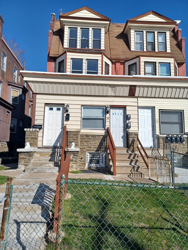 Building Photo - 5719 N Park Ave Unit 3rd fl apt