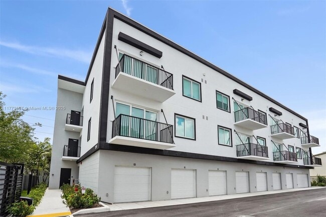 Photo - 2095 W Atlantic Ave Unidad A1