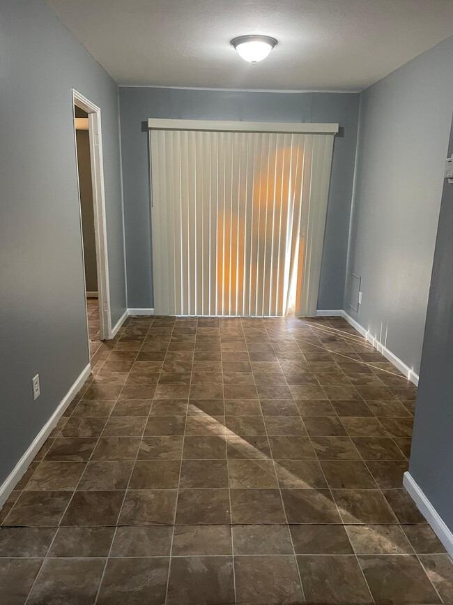 Photo - "Charming 3-Bed Sanctuary in St. Louis – Cozy Comfort Awaits on Ventura Drive!" We accept sectio...