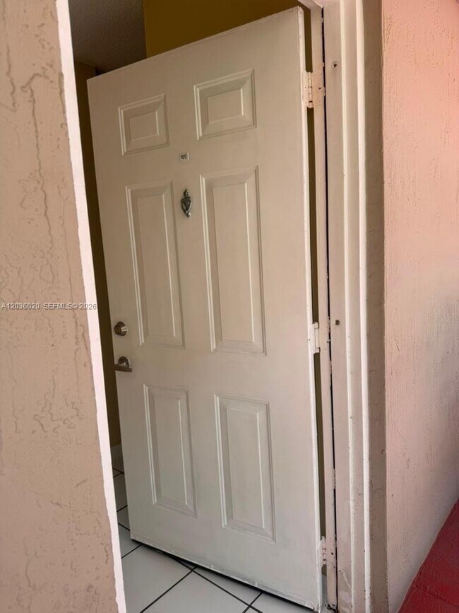 Photo - 600 NW 32nd Pl Unit 105