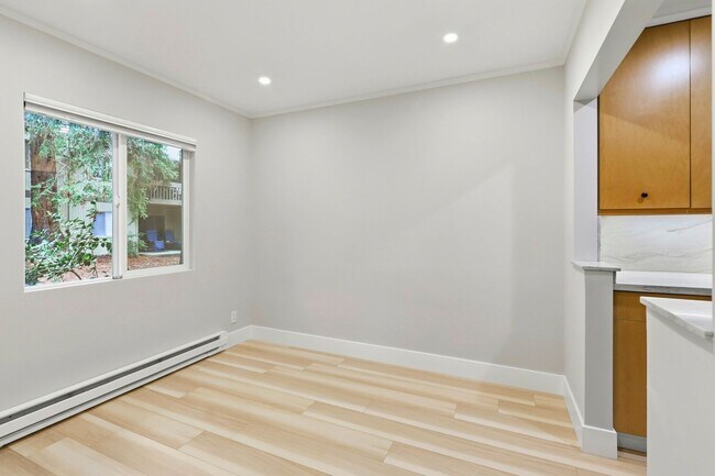 Photo - Move-In Ready 2 Bedroom/1 Bathroom Condo in The Heart of Mountain View!