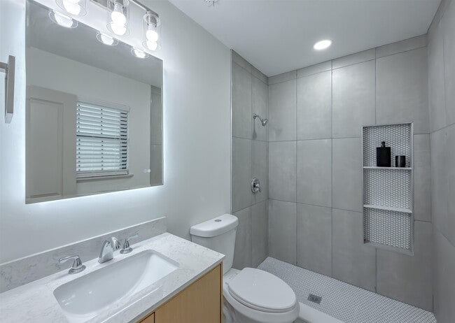 Building Photo - 2059 Little River Ln