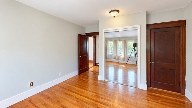 20 Lyne Rd Unit 2
