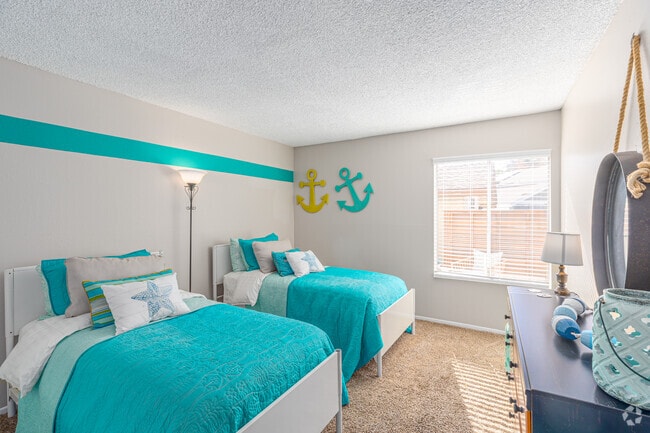 2BR, 2BA - 1,013SF - Bedroom