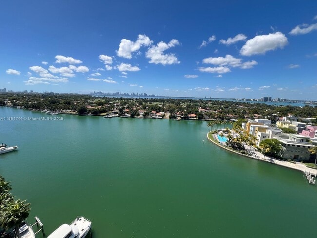 Photo - 5900 Collins Ave Unidad 1505