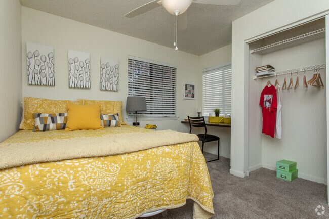 4BR, 2BA - 1214SF - The Redland Apartments