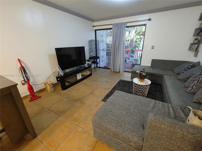 Photo - 1901 NW S River Dr