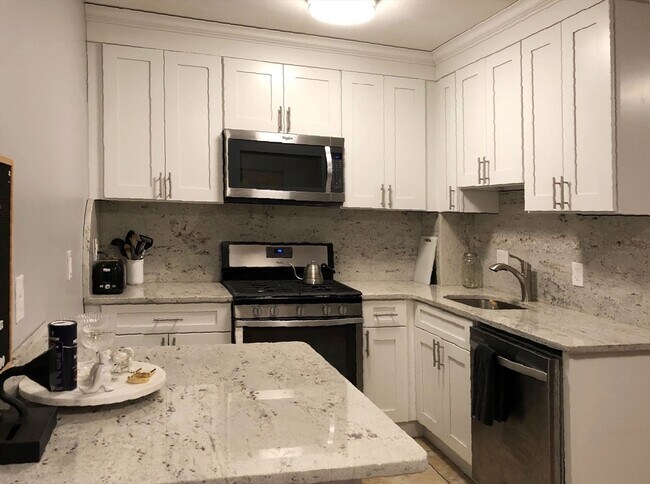 Building Photo - 154 Sumner St Unit 2 Rental
