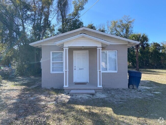 Building Photo - 1605 Flower Ave Rental