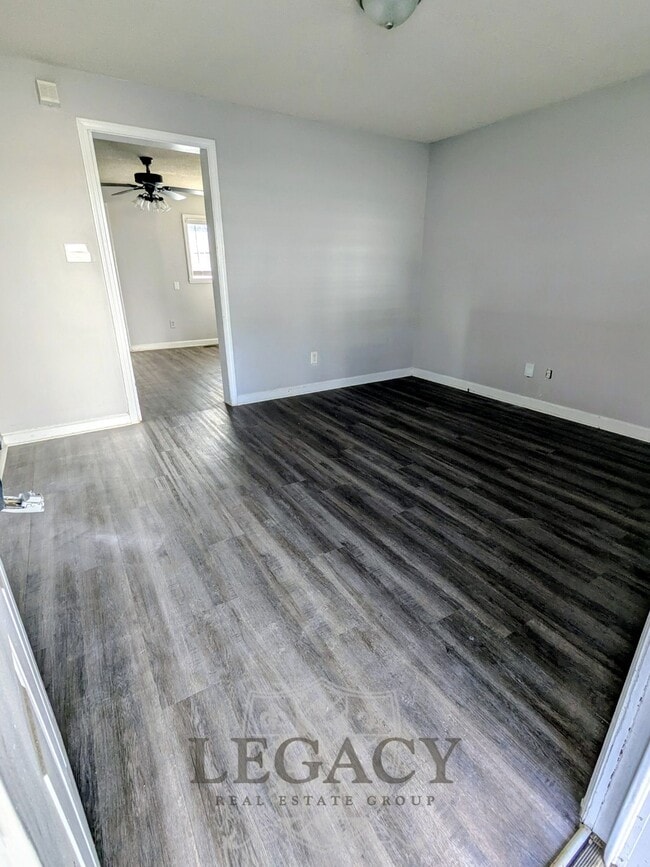 Photo - 330 Vivelle Ave