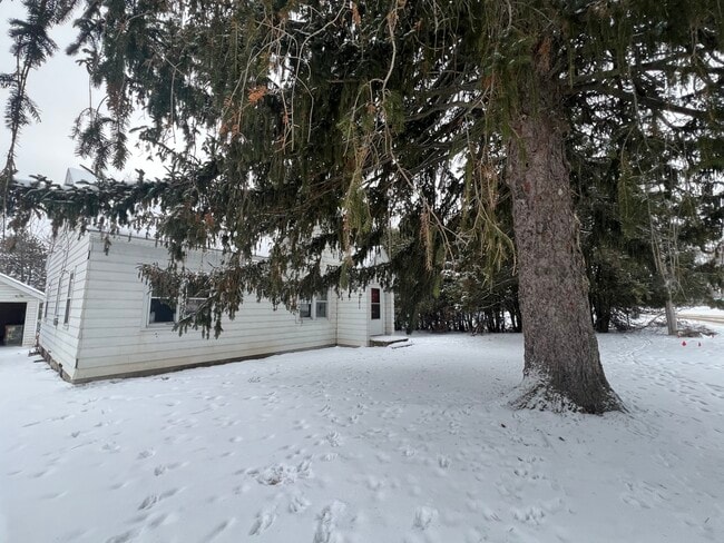 Photo - 715 Flieth St