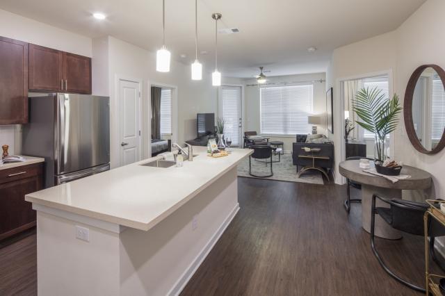Building Photo - 1 bedroom in San Antonio TX 78233 Unit # 53 Rental