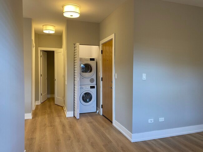 Photo - 3925 N Janssen Ave Unit E1