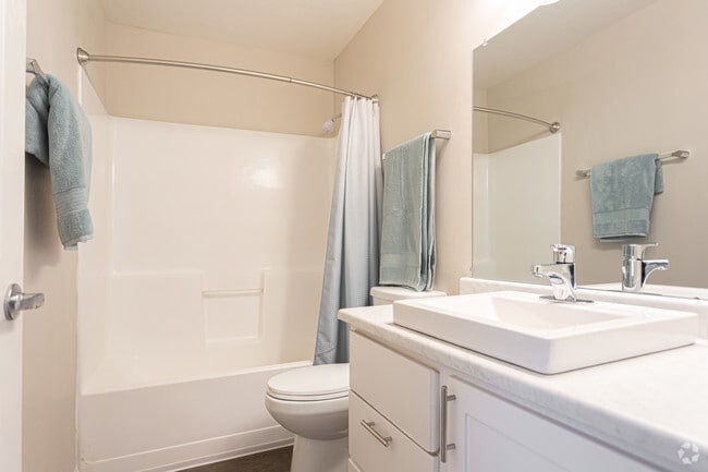 2BR, 1BA - 672 SF