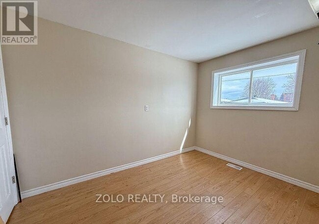 Photo - 309 Cedar St N