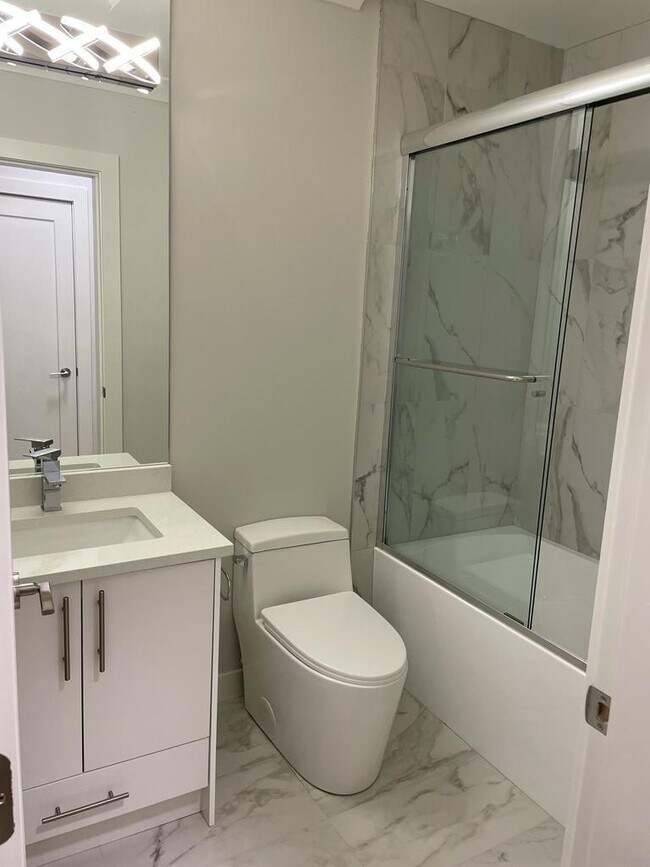 Photo - 15655-1577B 77B Ave