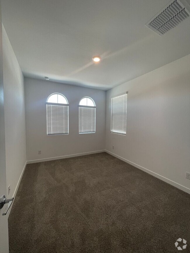 Building Photo - 9343 W Glenrosa Ave Rental