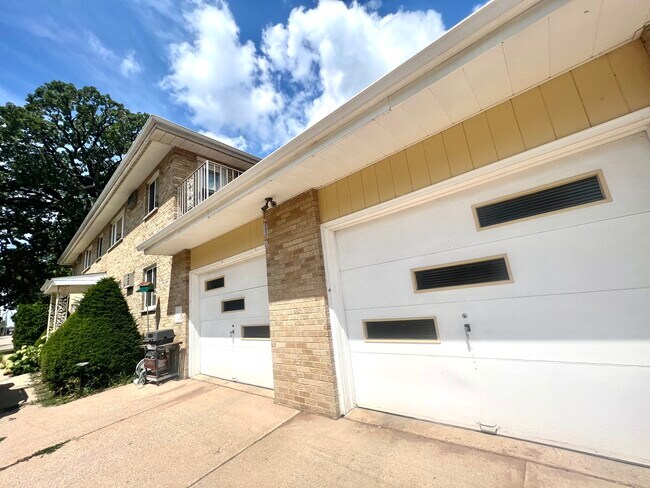 Photo - 12 W 21st Ave