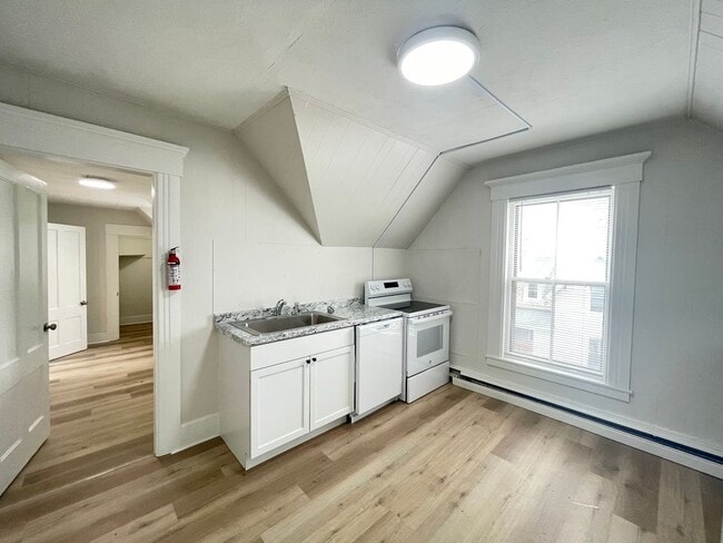 Photo - 475 Manchester St Unit 2