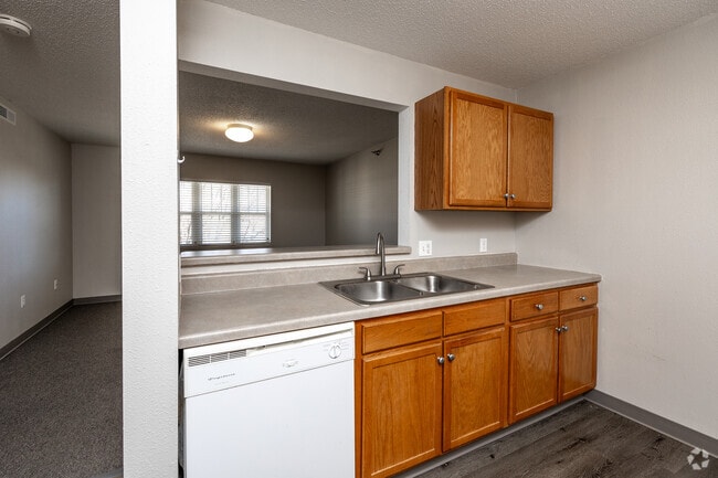 1BR, 1BA - 588SF - Kitchen
