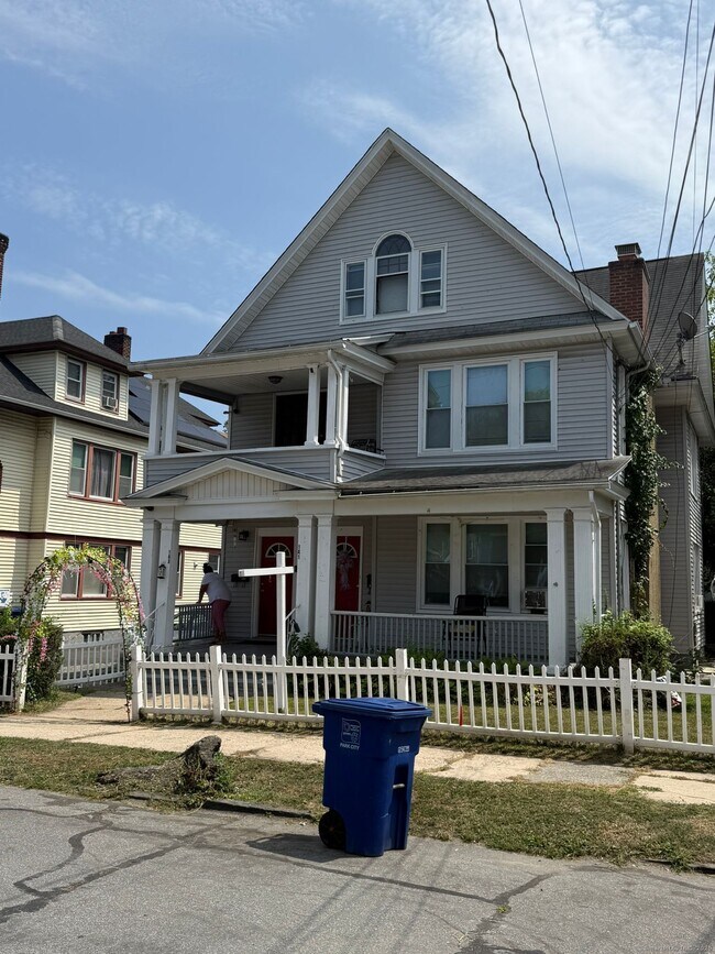 Building Photo - 141 Herkimer St Unit 2 Rental